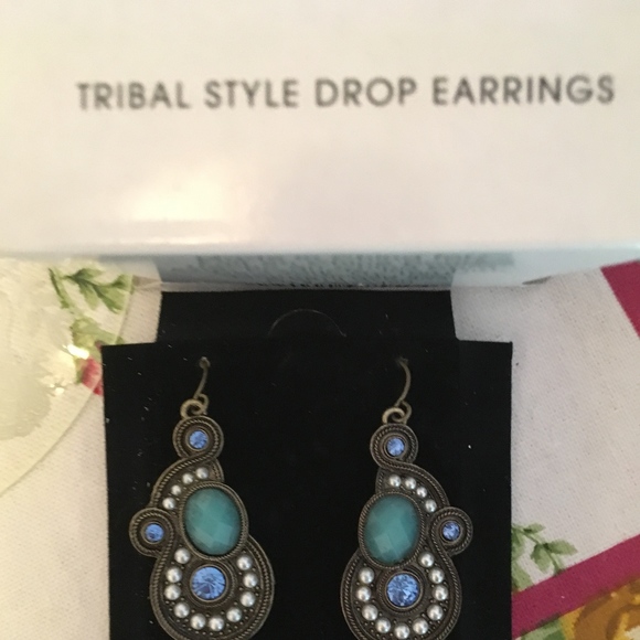 BeautIful Drop Earrings NEW! - Picture 3 of 5